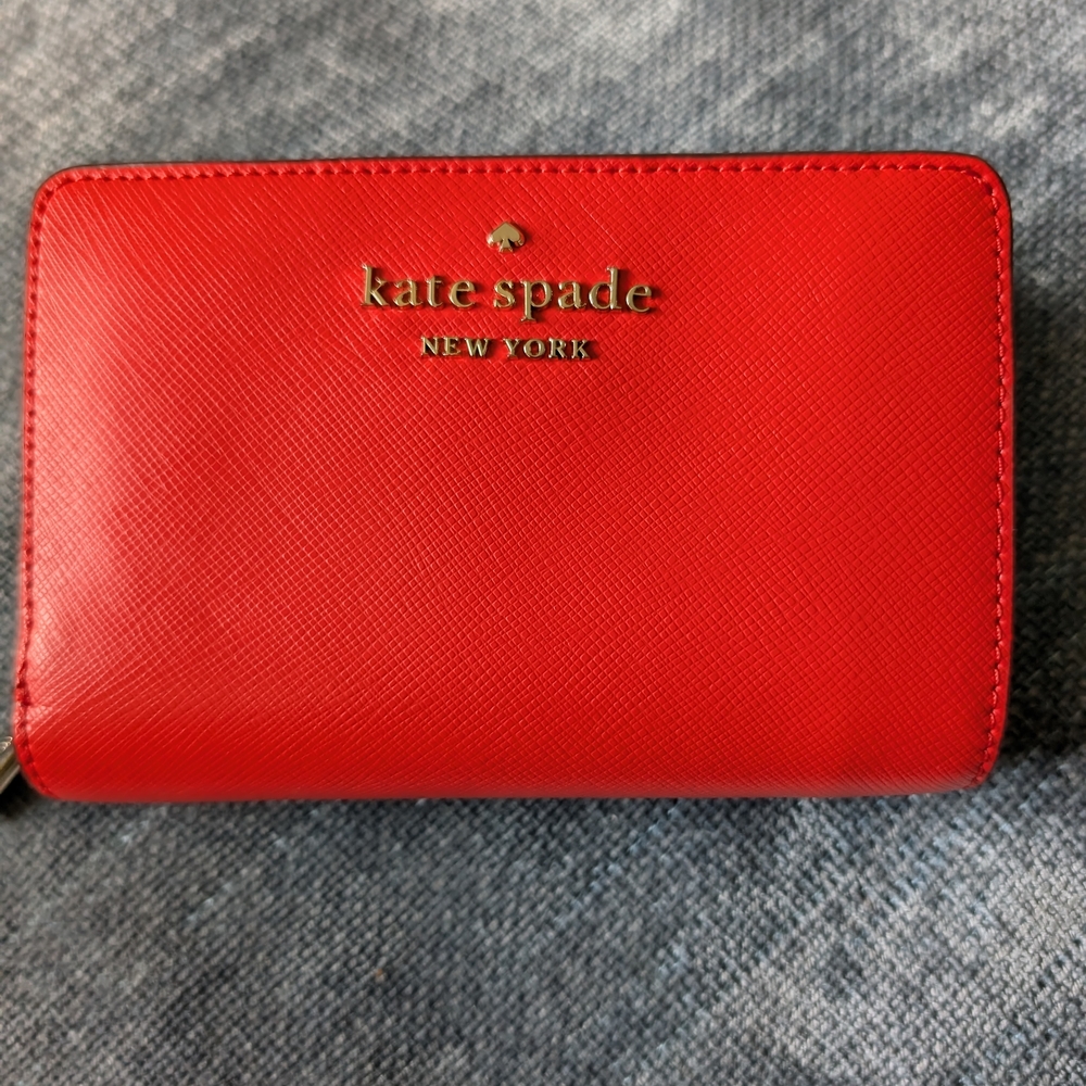 Kate Spade Vibrant Red Wallet.Used Once - Picture 9 of 9